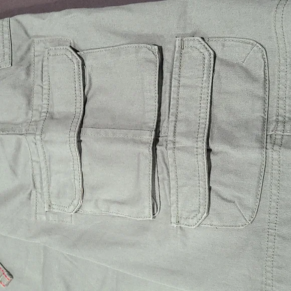 Relaxed Fit Cargo Shorts Size 36 - Olive - New - Picture 8 of 11